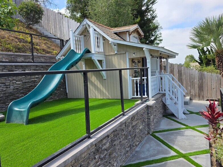 Building Photo - 6097 Charae St