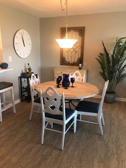 Kitchen - 5220 Brittany Dr S