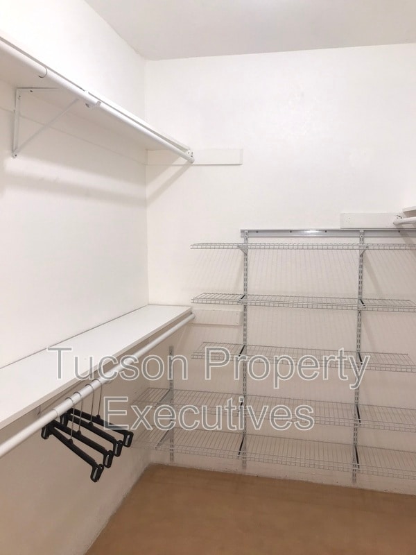 Building Photo - 2839 E Weymouth Cir