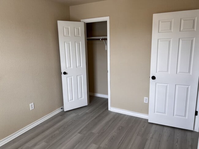 Building Photo - Luxury Townhome in Selma!