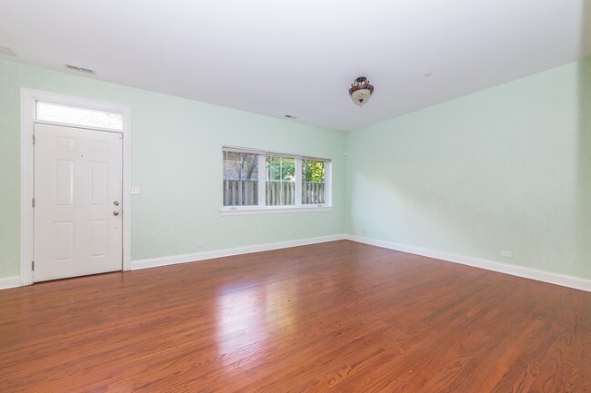 Building Photo - 1193 S Grove Ave