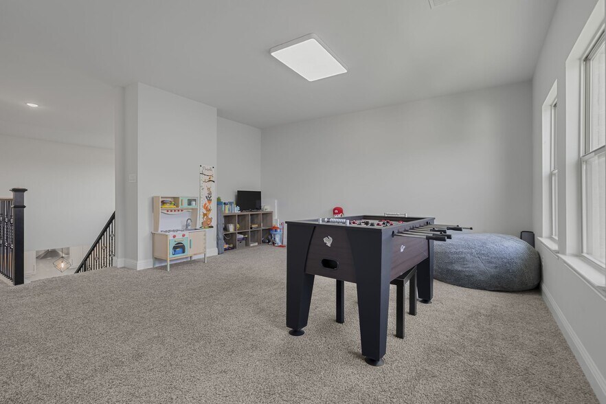 Building Photo - 913 Gingham St