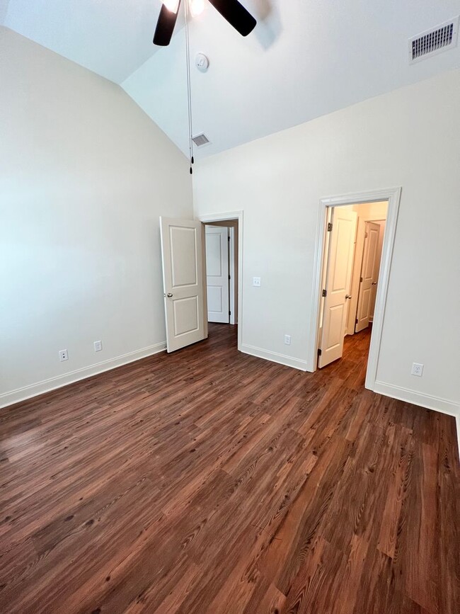 Building Photo - East Longleaf Townhome