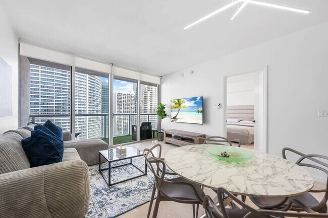 Building Photo - 495 Brickell Ave