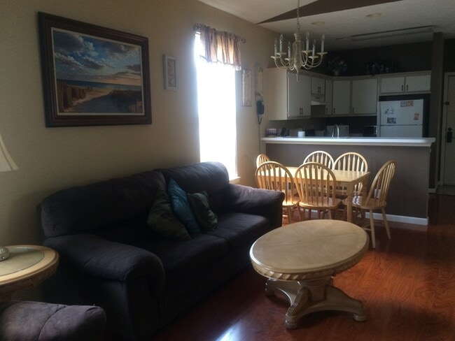 Building Photo - 2 Bed, 2 Bath Condo for Rent at River Oaks