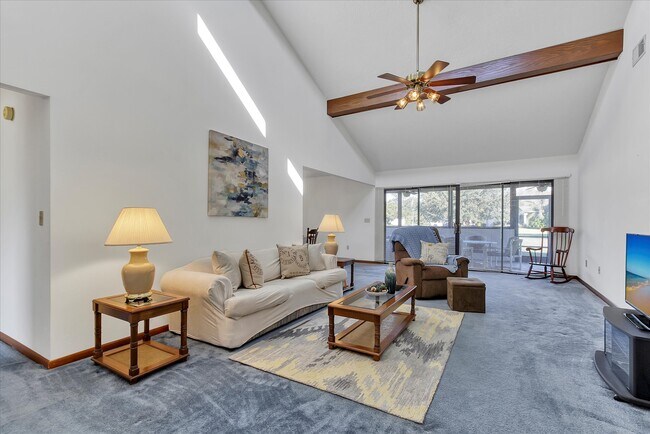 Building Photo - 905 Mendoza Ln