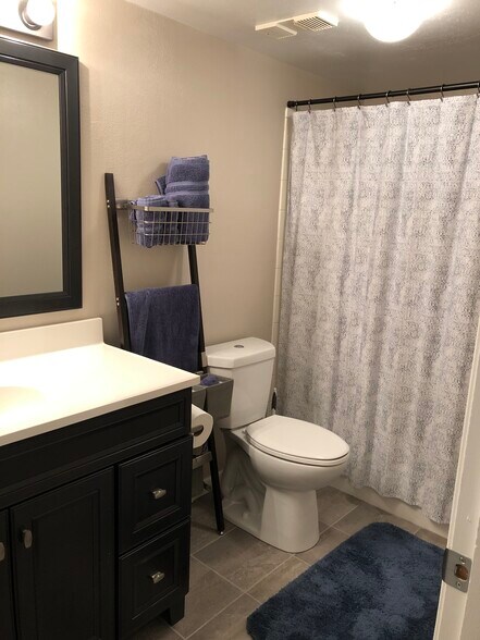 Building Photo - 7395 E Eastman Ave