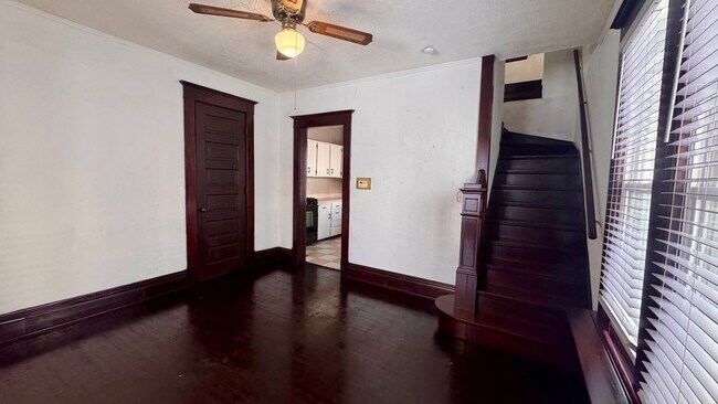 Building Photo - 633 Livingston Ave NE