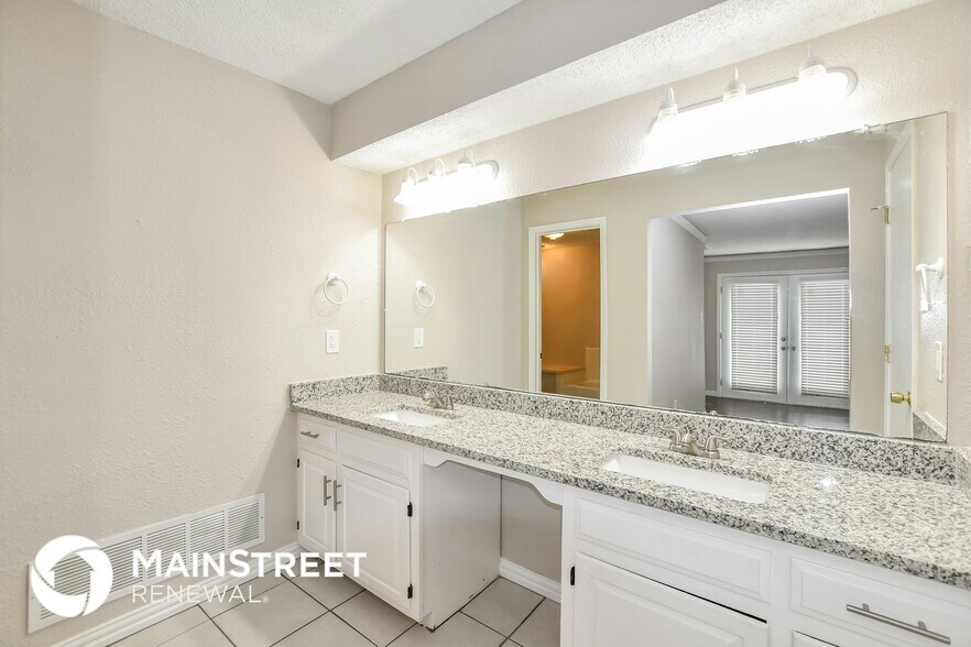 Building Photo - 5401 Edgewater Cir
