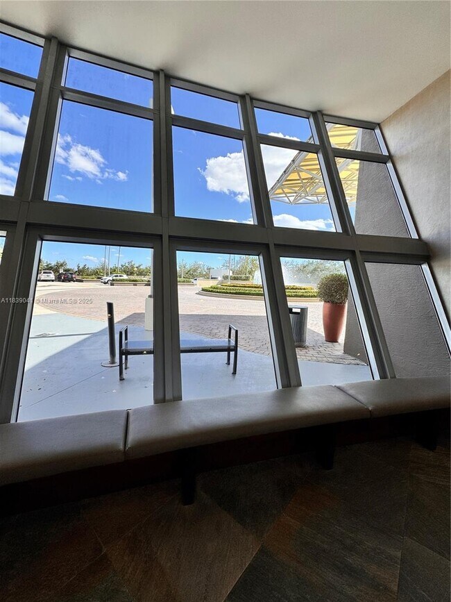 Building Photo - 2641 N Flamingo Rd