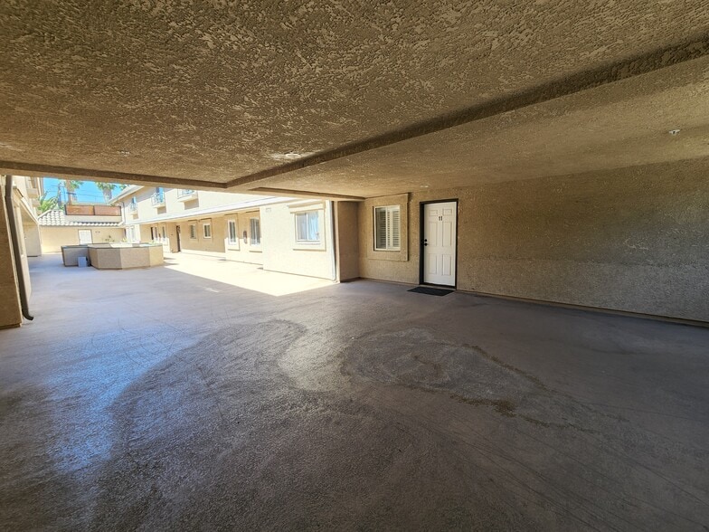 Building Photo - 420 Riverdale Dr