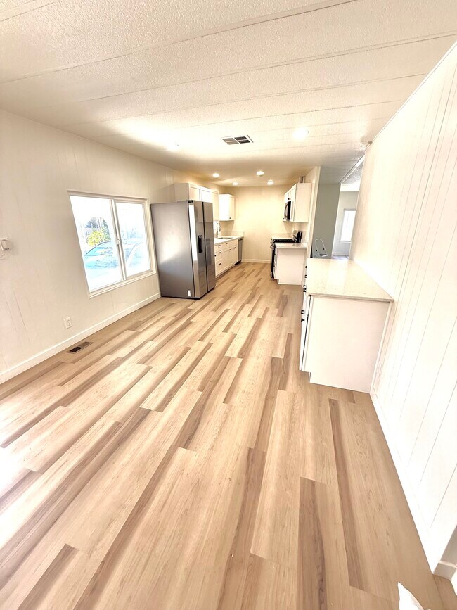 Building Photo - 500 Rancheros Dr
