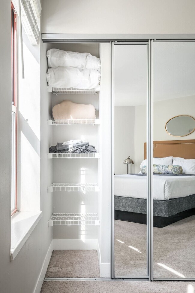 Building Photo - 615 N East St