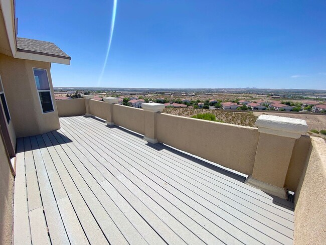 Building Photo - West El Paso LARGE 4bed/3.5bath 3 Car Garage Home-VIEWS!