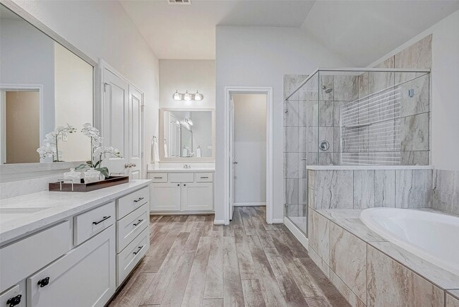 Building Photo - 31118 Gulf Cypress Ln