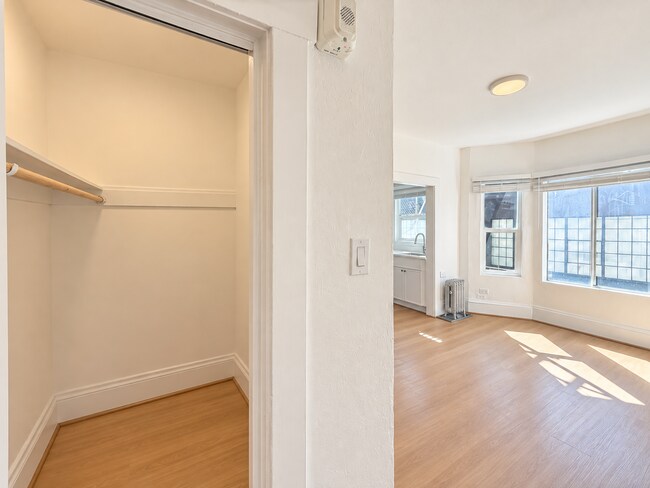 Building Photo - 937 O'Farrell St