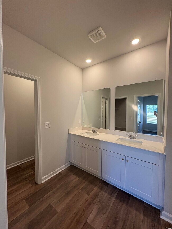 Building Photo - 820 Wapama St