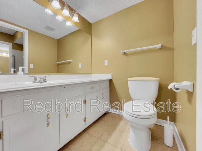 Building Photo - 2929 Selena Dr