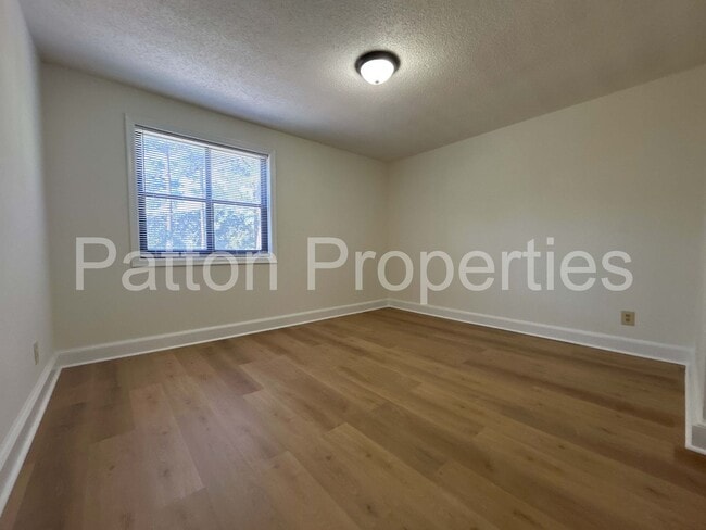 Building Photo - Hampton Hills Condo