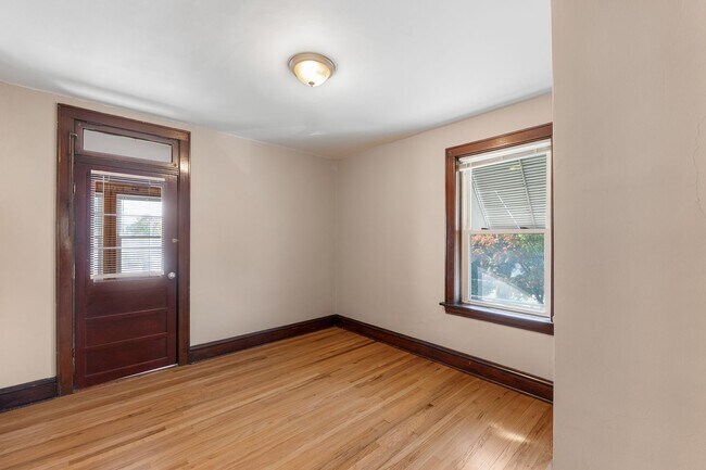 Building Photo - 5352 Itaska St