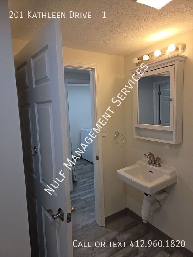 Building Photo - 201 Kathleen Dr