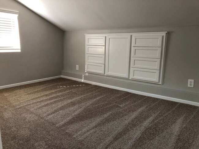 Building Photo - 937 Woodgrove Dr