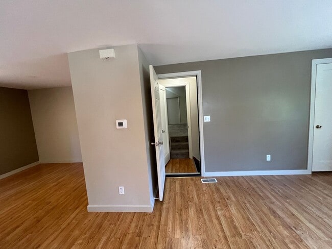 Building Photo - 1Bd/1Ba Home in the West Slope Neighborhoo...