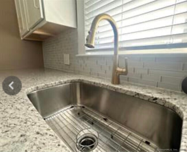 Building Photo - 251 Quinnipiac St