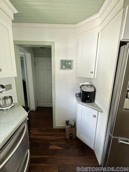 Building Photo - 62 Lawn Ave