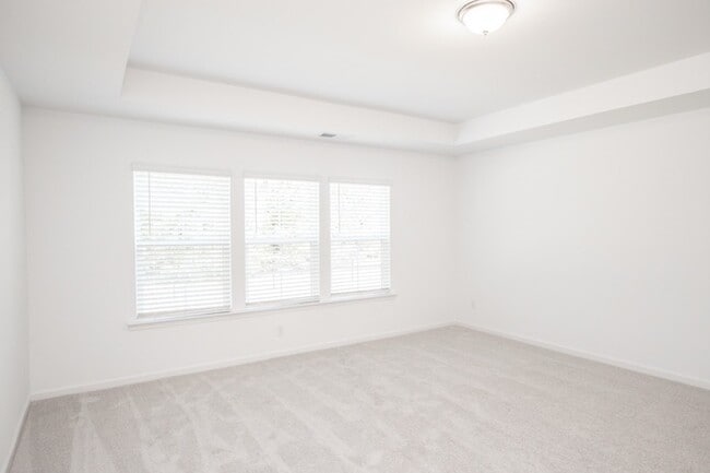 Building Photo - Beautifully designed 3-bedroom, 2.5-bath end-unit townhome in Suwanee