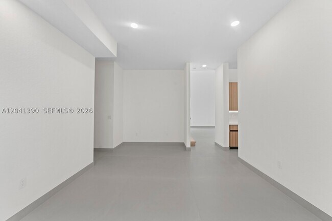 Building Photo - 3040 SW 44th St