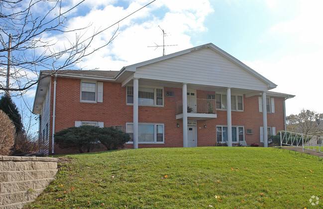 Primary Photo - Hillside Apartments