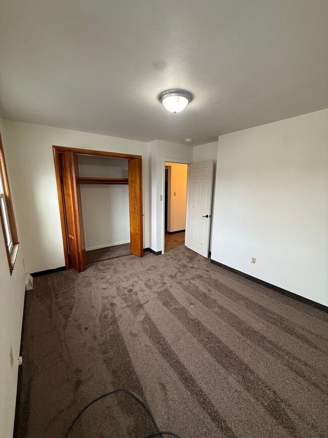 Building Photo - 702c E 9th Ave