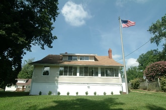 Building Photo - 3300 Meadow Ln
