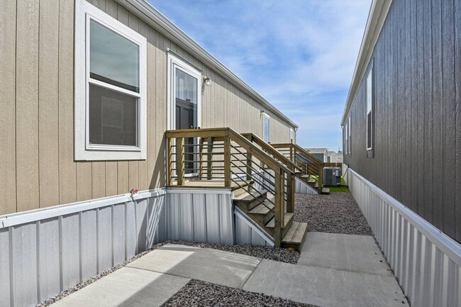 Building Photo - 1010 Monarch Dr