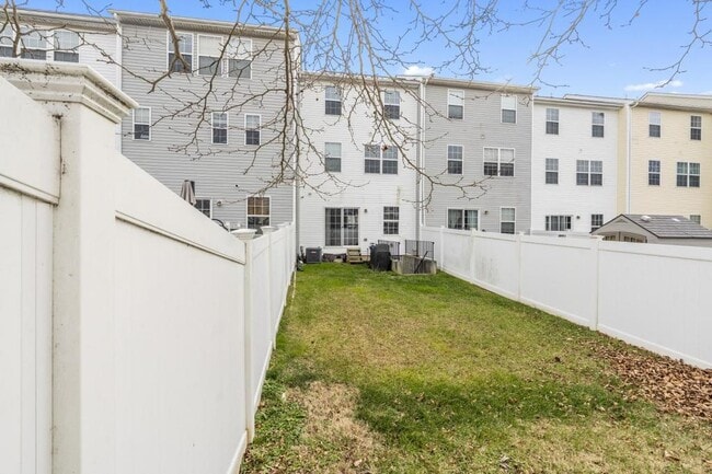 Building Photo - 1841 Graymount Way