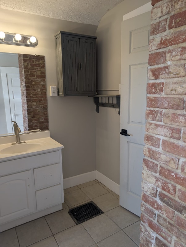 Building Photo - 3827 S 48th St