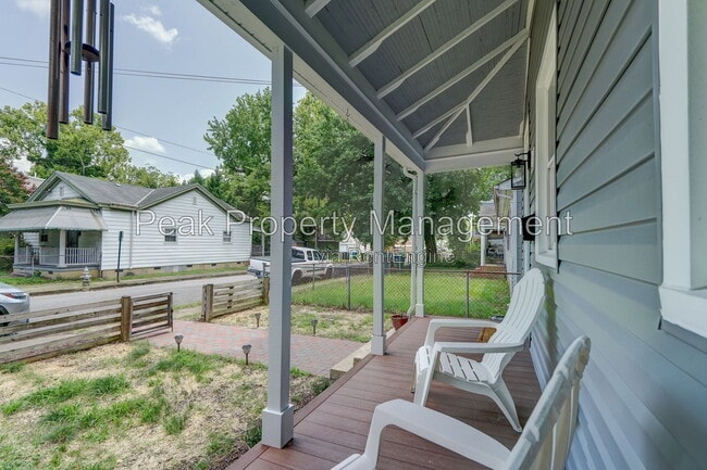 Building Photo - 3022 Groveland Ave