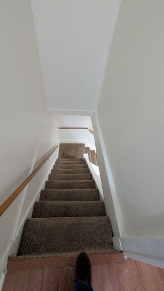 Building Photo - 20 1/2 Rock St