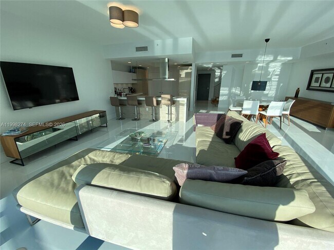 Building Photo - 17301 Biscayne Blvd