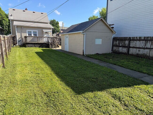Building Photo - Single Family Home