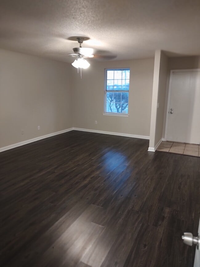 Building Photo - 1301 Neelys Bend Rd