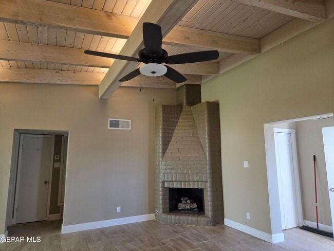 Building Photo - 15000 Ashford St