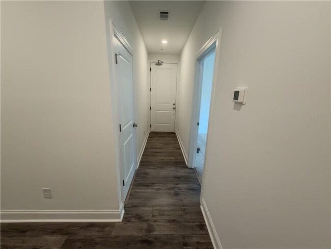Building Photo - 512 Sawnee Vlg Dr
