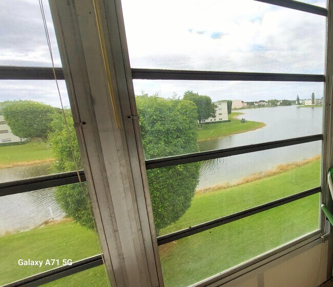 Building Photo - 4079 Cornwall D