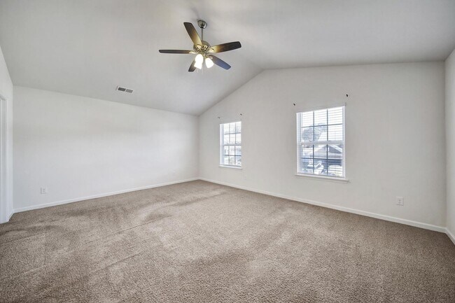 Building Photo - Beautiful 4 Bed 2 and a Half Bath Home in Charlotte!