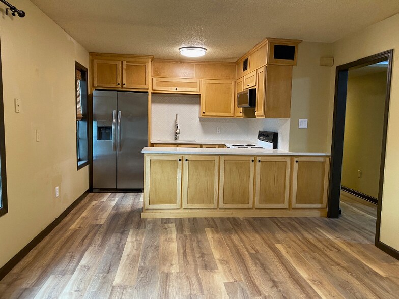 Building Photo - 806 Rector Rd