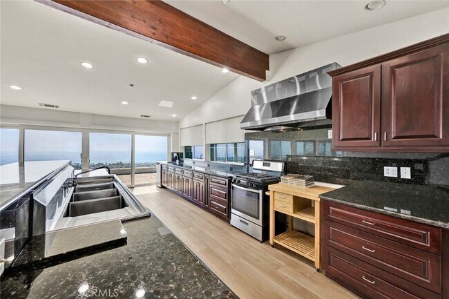 Building Photo - 3921 Calle Real