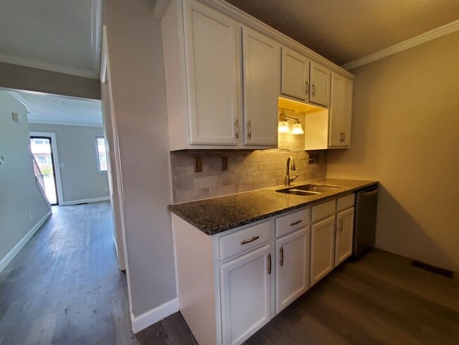 Building Photo - 3 Bed 2 Bath Condo