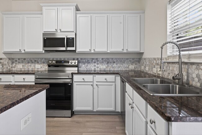 Building Photo - 1805 Liberty Pkwy NW